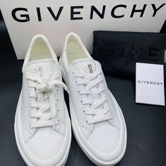 Authentic Women’s City Court Leather Sneakers SIZE 7 NWB - Picture 2 of 9